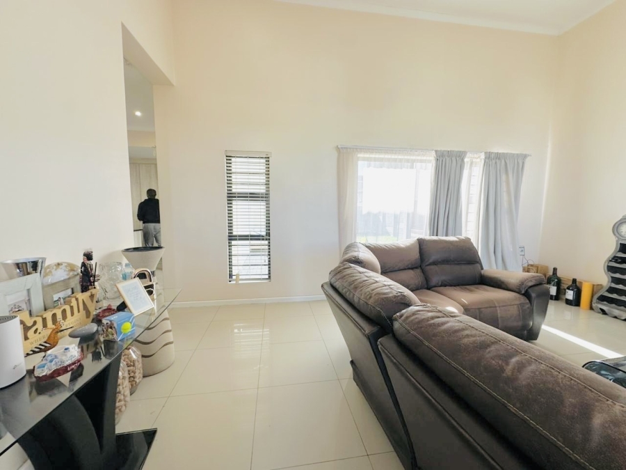 4 Bedroom Property for Sale in Parklands North Western Cape